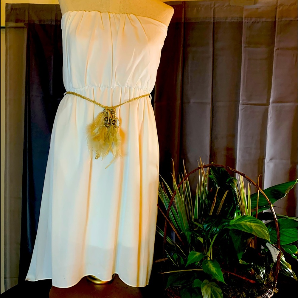 Strapless dress, bamboo strap belt, sleeveless and tail in back